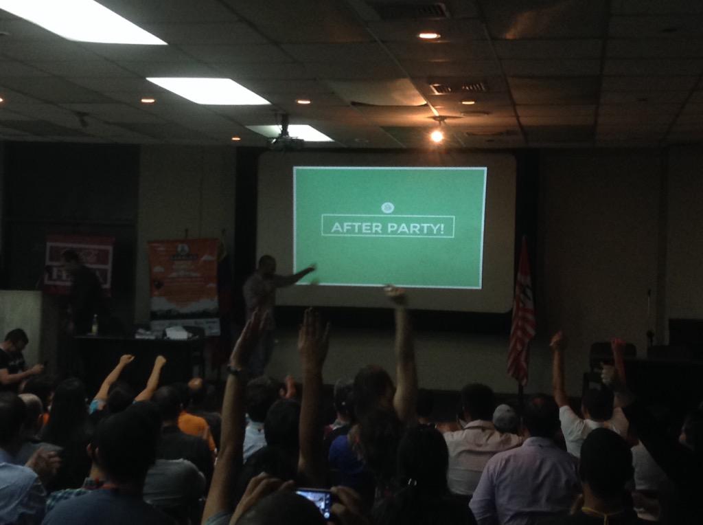CaracasSW's tweet photo. Es hora del After Party!!!! #ccsstartupweekend a celebrar! http://t.co/WCmmRXe6Yy
