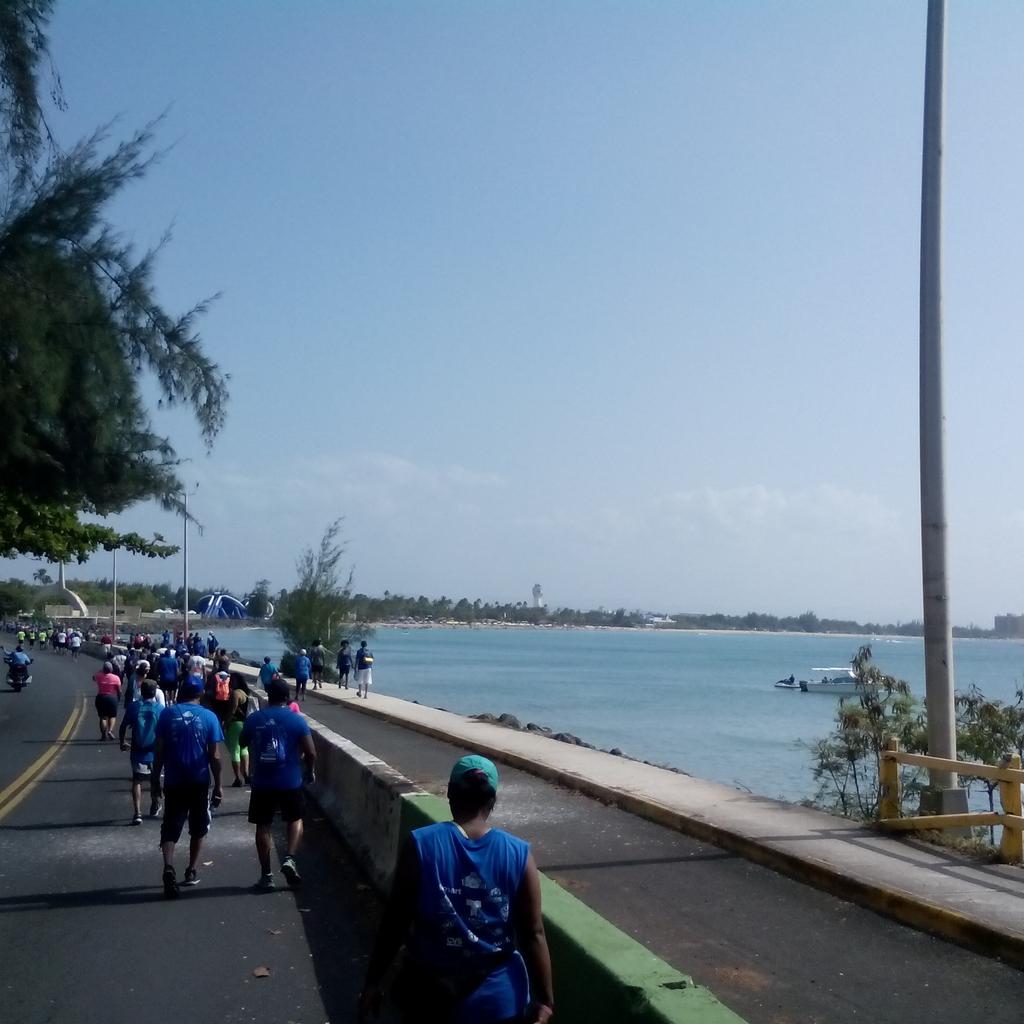 cheosantiago's tweet photo. Caminando con Raymond Arrieta   #davidaconraymond #davida2015 #canovanas #riogrande #loiza #carolina #PuertoRico http://t.co/eW0xpAGSW1