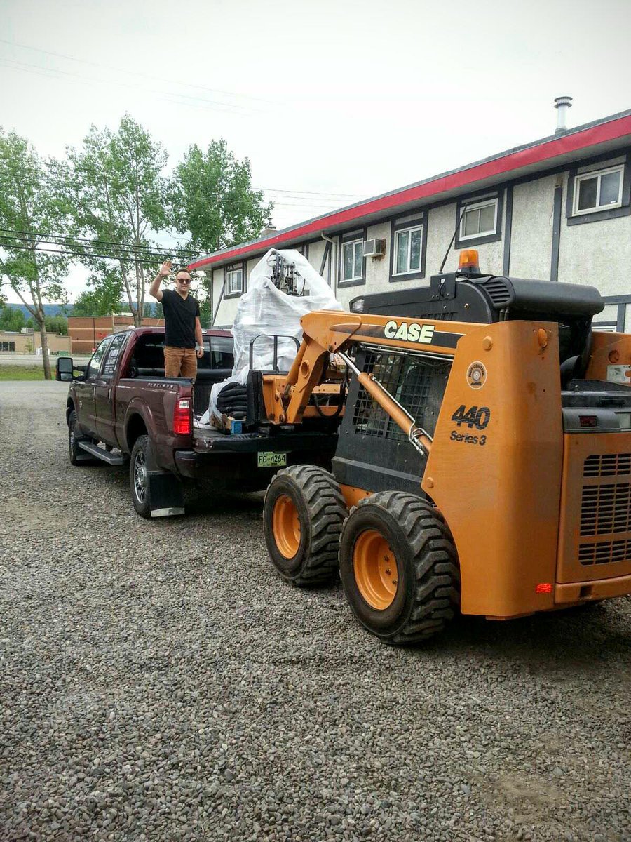 StrayCatInd's tweet photo. The original #StrayCat bringing back our new spraying machine from #NewYork! #Polyurea #SecondaryContainment http://t.co/uhPfId3H5t