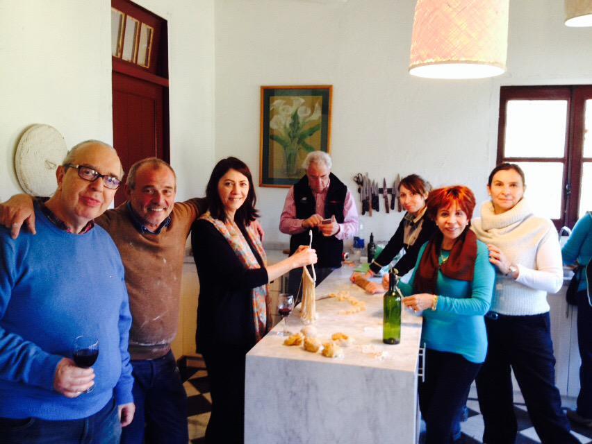 Enoffernan's tweet photo. Que almuerzaso!!! Increíble la pasta fresca y compañía. @KoniBei y @allegretti_luiz // @VinasColchagua #ClosSantaAna http://t.co/5MwAIJT2qM