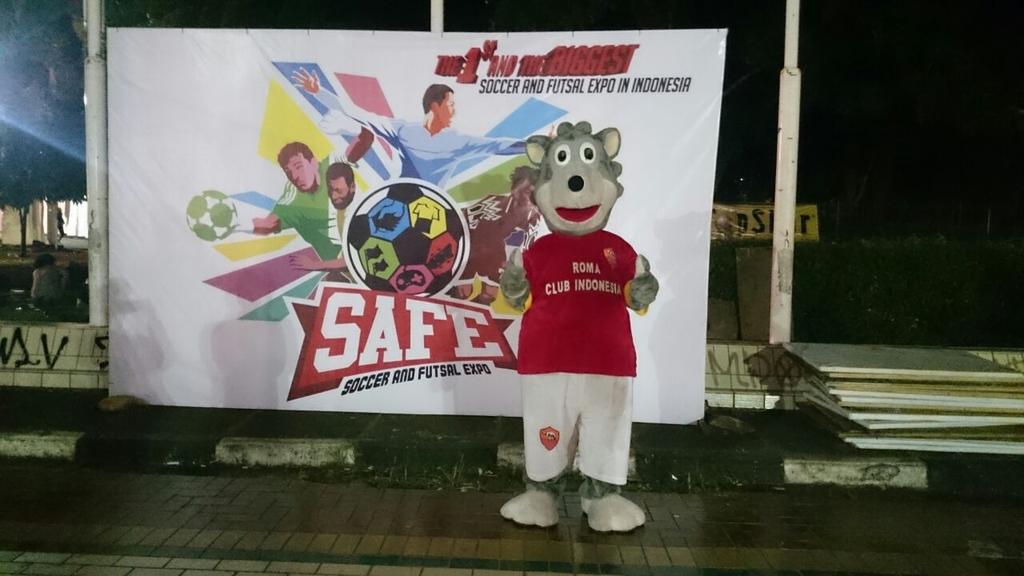 Beberapa keceriaan teman-teman <a href="/RomaIndonesia/">Roma Club Indonesia</a>  di acara <a href="/SAFE_Indonesia/">Soccer & Futsal Expo</a> #SoccerAndFutsalExpo2015