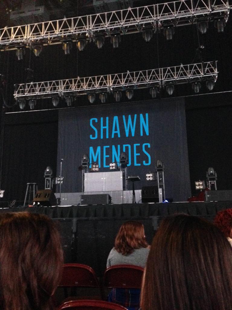 seriouslywilk's tweet photo. BUT FOURTH ROW http://t.co/6RKIH5QTu5