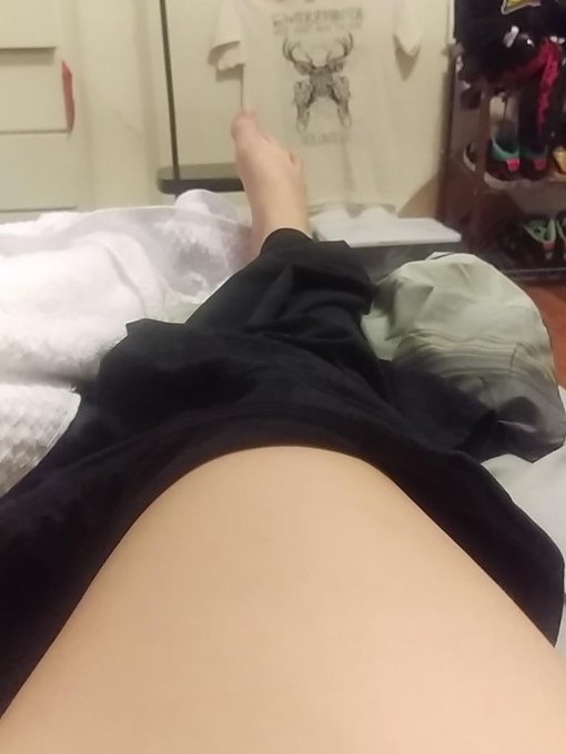 This is what you call lazy, I got one leg halfway in and gave up. http://t.co/CAhNGzGDif<a href="/tag/latepost"class="tags"><span>#latepost</span></a>