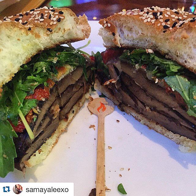Earth #Burger at #BurGR @phvegas #lasvegas (thanks for sharing @samayaleexo!) #EEEEEATS  #vegetarian