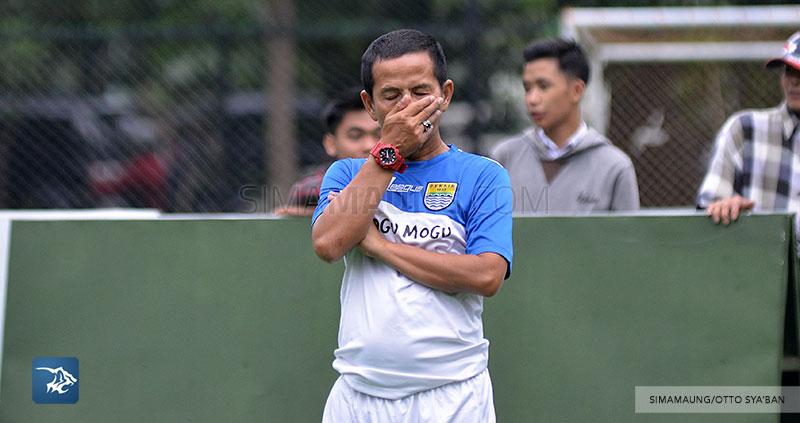 Janur Siap Relakan Tim yang Dibangunnya Bubar bit.ly/1FJVZkH  #InfoBandung