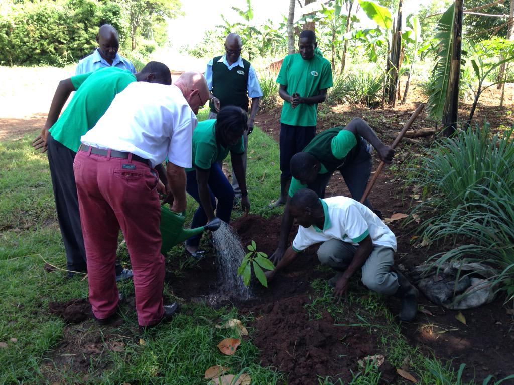 YvonnedeHaan's tweet photo. Impressive African #organic farming @Amfri Farms with @AHennekens and @Stephen_BKasule http://t.co/s2AXXMpOjV