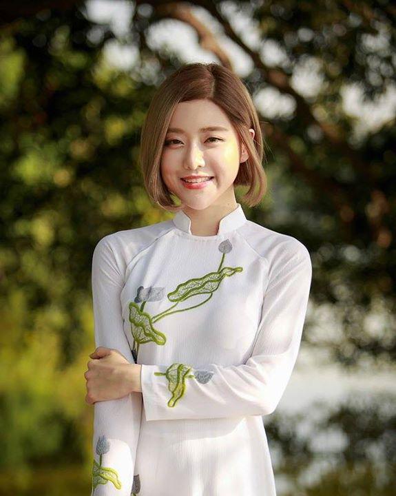 DJSodaNo1's tweet photo. #DJSoda Beautiful in "Ao Dai" http://t.co/Zf568fmKdr