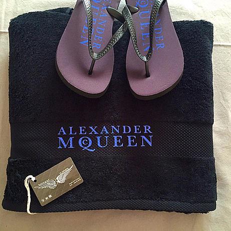 differentclot's tweet image. Ya está aquí el verano !!☀️😎 prepárate chanclas y toalla a juego modelo Alexander McQueen #modamasculina #modahombre