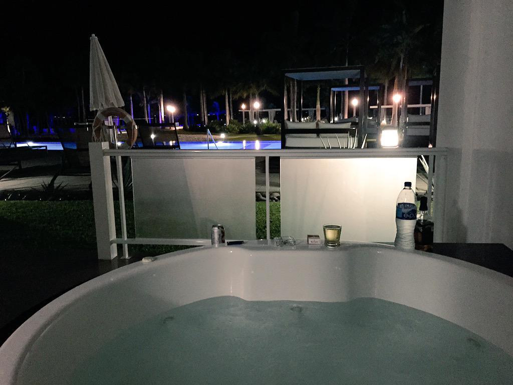 LikeABossWillz's tweet photo. #viewofthenight βοΈ http://t.co/4kFjn3YgNJ