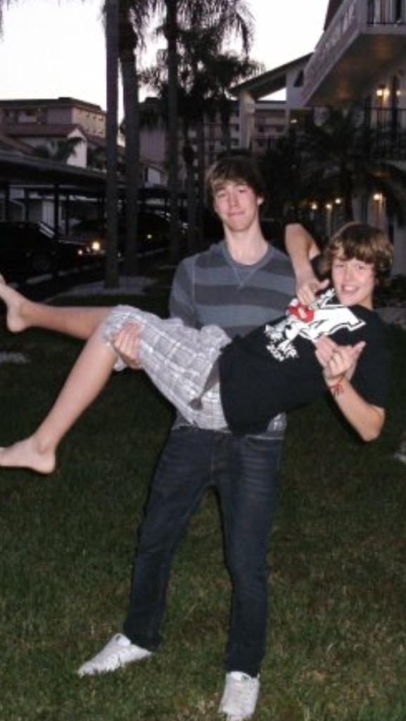 barrettcramsey's tweet photo. Happy Birthday you old fuck. Thanks for watching out for me and all that shizzz. Love you big brudder http://t.co/2pjiDQaS0P