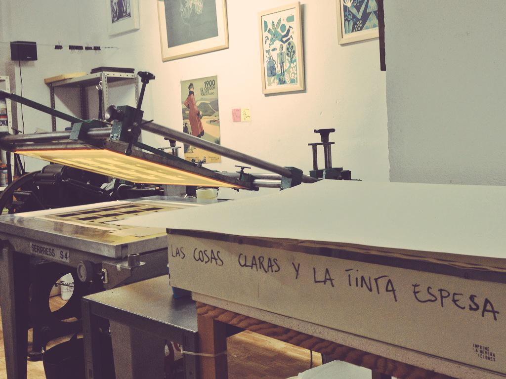 madui_'s tweet photo. La misma honestidad viendo estrellas o algo que se estrella.
Las cosas claras, la tinta espesa. #edicionesdelCAOS http://t.co/NE6xiJi4D0