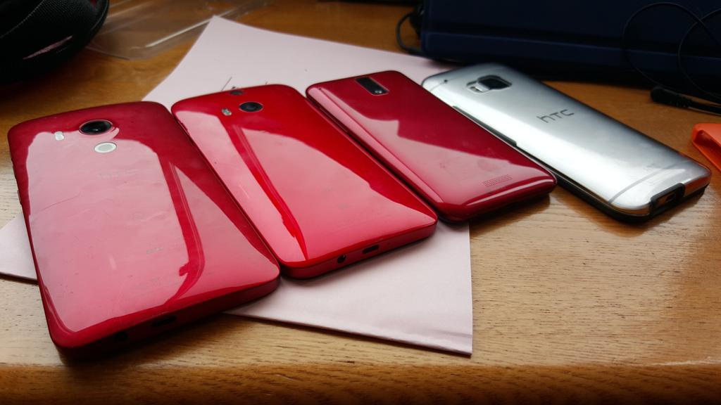 HTCsoku's tweet photo. #HTV31 #HTL23 #ISW13HT #HTC "J" Series :) @HTCJapan @HTC @lamiki @CherWang @HTCelevate http://t.co/ePxxhgB40D