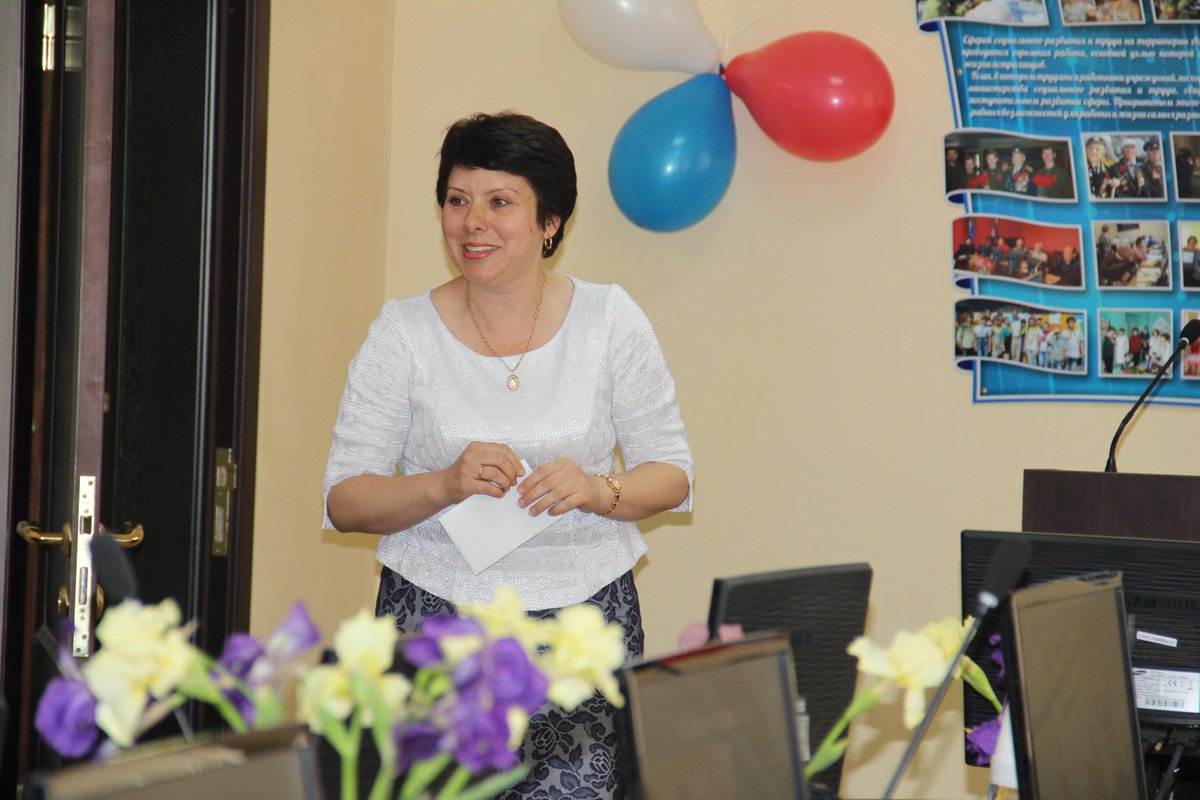 umsrit's tweet image. #деньсоцработника Капитан нашего корабля! Поздравляем директора учреждения с профессиональным праздником!