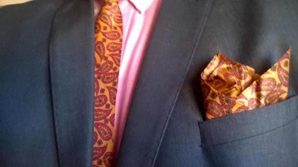 Stiltthewilt's tweet photo. Vintage tie and matching pocket square today? Don't mind if I do #DogsDanglies http://t.co/YTqEO5XhJQ