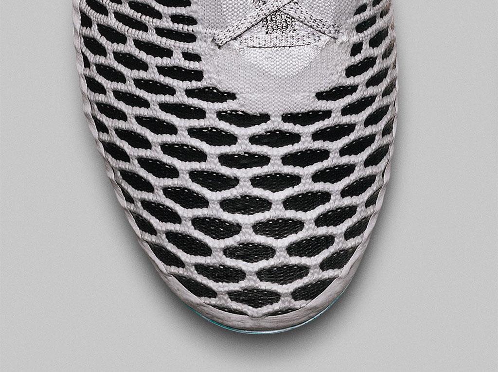 nikefootball's tweet photo. Masterful touch.

Discover next generation technology with the Silver Storm Pack, out now:
http://t.co/TE4QSfRZnu http://t.co/4QRJUdPOFu