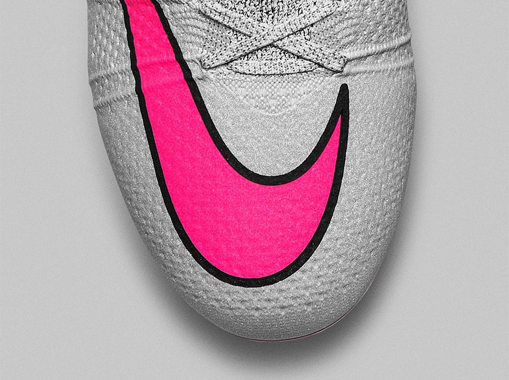 nikefootball's tweet photo. Masterful touch.

Discover next generation technology with the Silver Storm Pack, out now:
http://t.co/TE4QSfRZnu http://t.co/4QRJUdPOFu