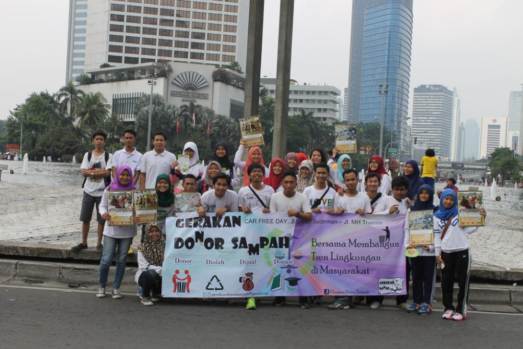 Gerakan Donor Sampah #CFDjakarta infocarfreeday.net/gerakan-donor-… salut buat kalian pahlawan kebersihan cc <a href="/KebersihanDKI/">Kebersihan DKI</a>