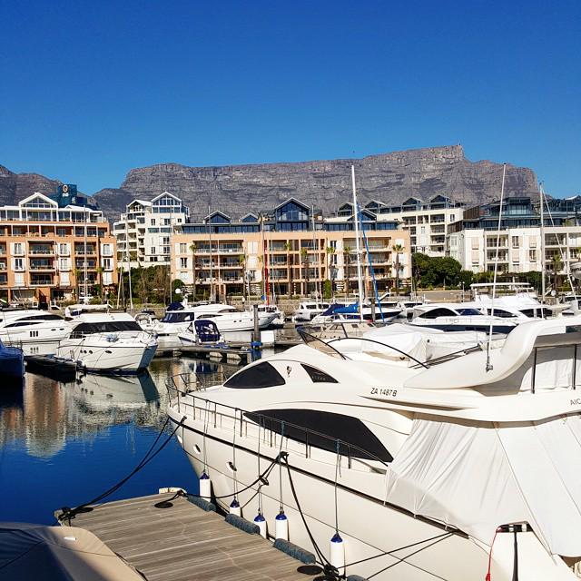 🐾 Perfect Sunday lunch @capegracehotel under blue skies and bright sun ... ➖ #sundayfunday #lunch #sunday #capetown …