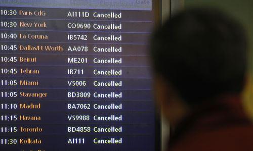 europapress's tweet photo. ¿Sabes cómo actuar si tu vuelo es cancelado o se retrasa? #ParoATC http://t.co/KOU9LJ1LuX http://t.co/D8TqY4ROyN