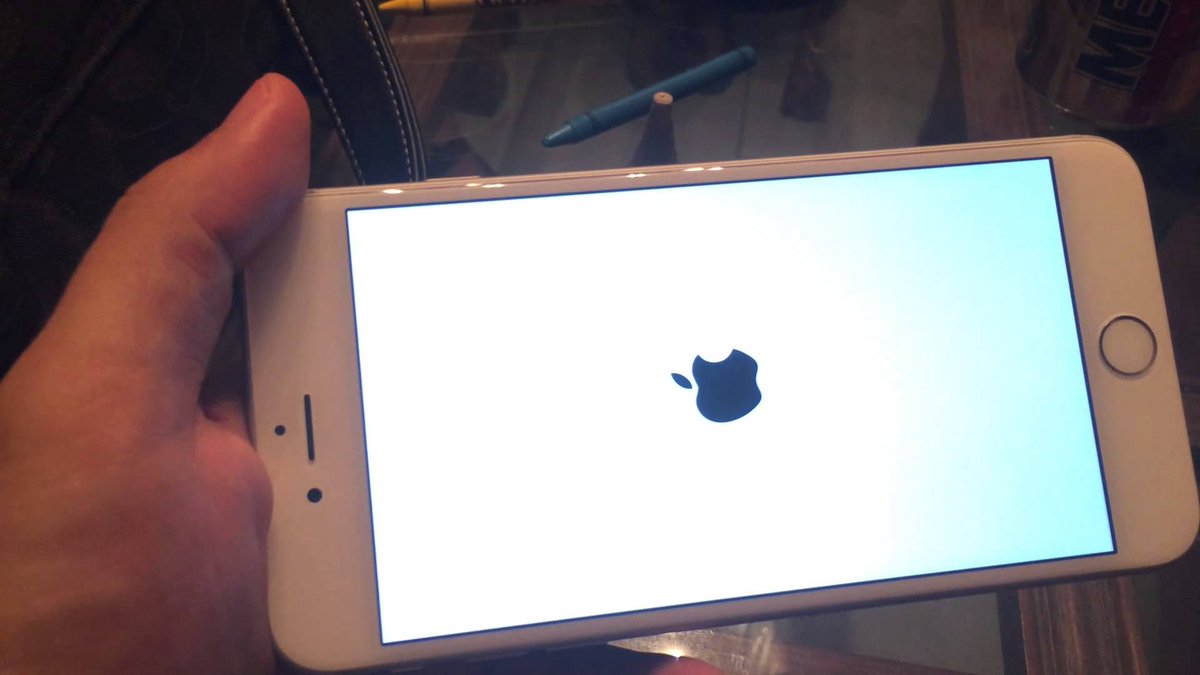 Vanityleaguemag's tweet photo. WARNING: If you have an #iPhone, you could be affected by a viral hack. http://t.co/o09ZUQVhFi #iOS #UnicodeofDeath http://t.co/rhgbnOzPaa