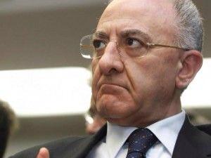 De Luca, candidato pd in Campania , problemi con la giustizia . Se vince sarà sospeso.