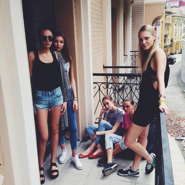 TOP10_Store's tweet image. When we have a break between shootings. Our beloved models on the pic. #TOP10STORE