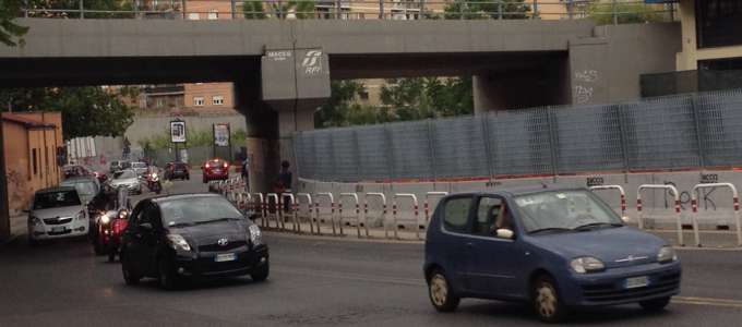 DSaveri's tweet photo. I cittadini sono stufi di aspettare lo sblocco del Ponte Portuense #sbloccateilponteportuense #mibact #dariopensacitu http://t.co/tfcOOvSbBk