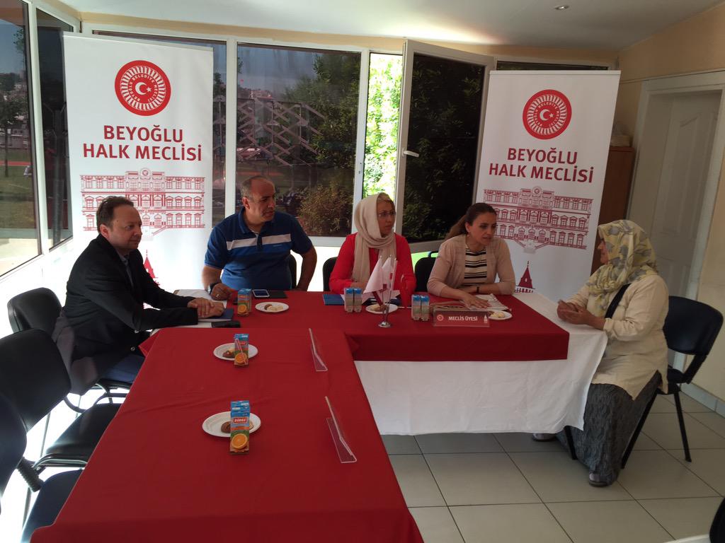 Halk meclisnde halkmızı dinledk yonlndrme yaptık piripaşadan <a href="/AhmetMisbah/">Ahmet Misbah Demircan</a> Bşk ve <a href="/BeyogluBld/">Beyoğlu Belediyesi</a> ne teşekkür veselam var