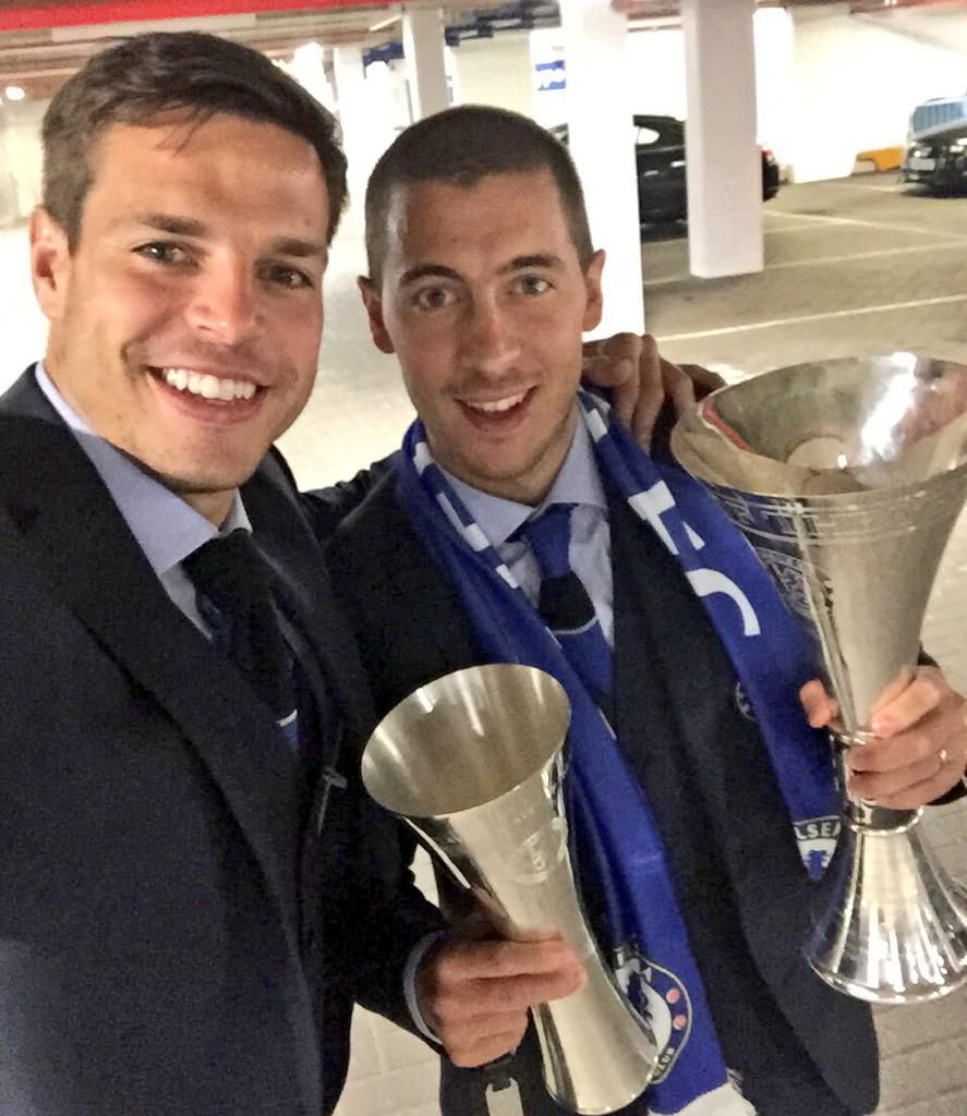 CesarAzpi's tweet photo. Congratulations for all your trophies my friend! #ChelseaPlayeroftheYear #NextYearMore Felicidades amigo! #Campeones http://t.co/O4hq6eN9p5