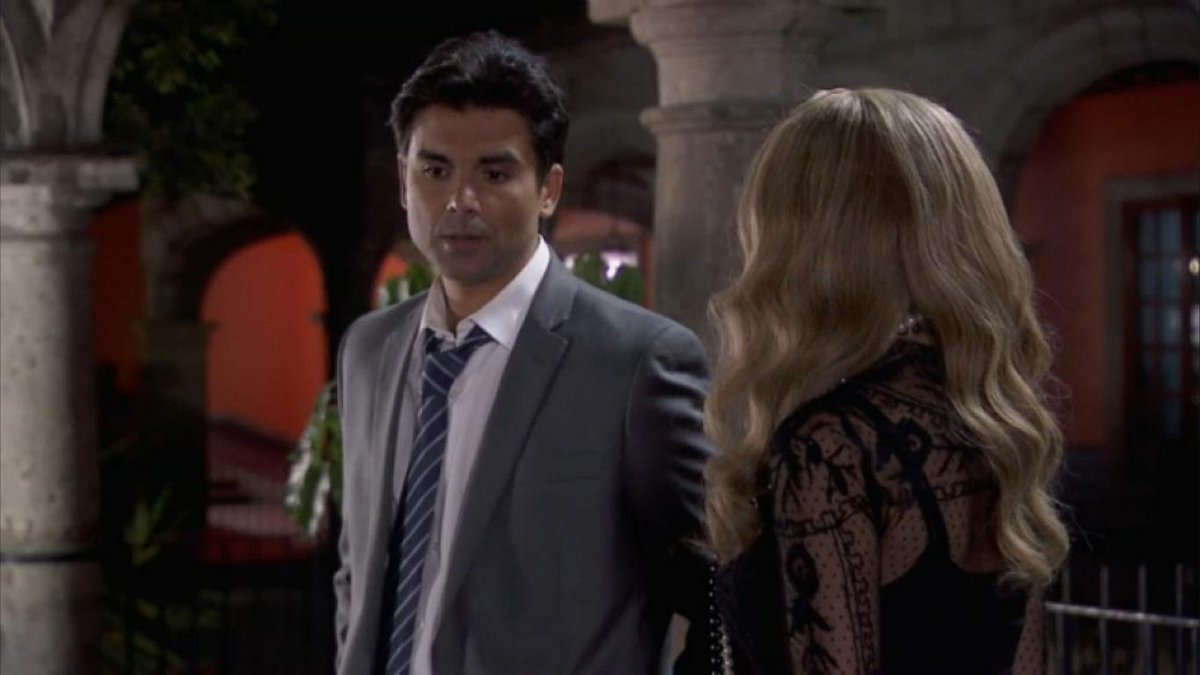 PilaRomania's tweet photo. Alejandro @jorgeluispila le dice a Veronica @aracelyarambula que Lucia esta enferma #LaPatrona http://t.co/2sCWadoOdm