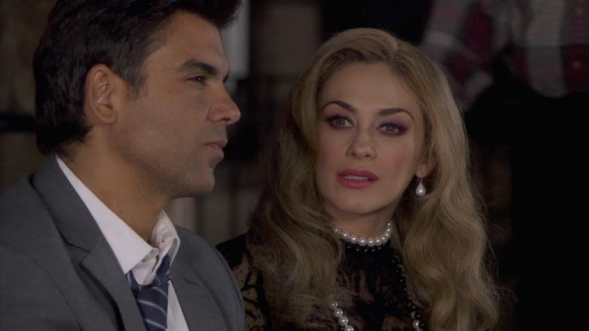 PilaRomania's tweet photo. Alejandro @jorgeluispila le dice a Veronica @aracelyarambula que Lucia esta enferma #LaPatrona http://t.co/2sCWadoOdm