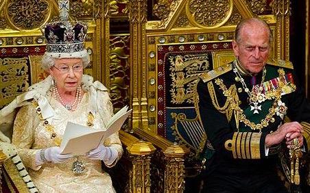 MistressPie's tweet photo. #QueensSpeech

Benefit scrounger gets £38m a year of taxpayers money

Preaches about austerity sat upon a gold throne http://t.co/2s9BhDXleO