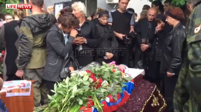 Сколько человек пришли проститься с навальным. Похороны Алексея Магжанова.