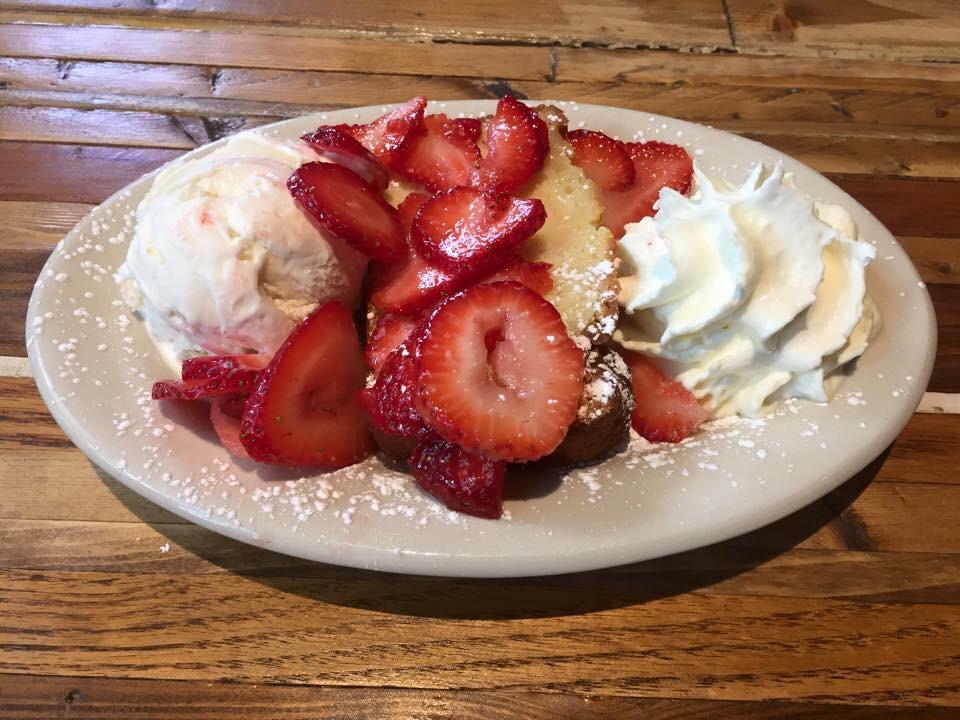 It's baaaack! #LemonPoundCake with organic strawberries and #bedfordFarms #icecream <a href="/flatbread/">Gable Frank Hsu</a> Burlington