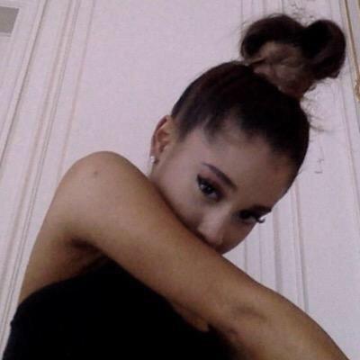 FakeArianater's tweet photo. I love Ariana's signiture hairstyle 😍 #arianatics #tweetlikeafakearianator #honeymoontour http://t.co/ySsnFQUU5O