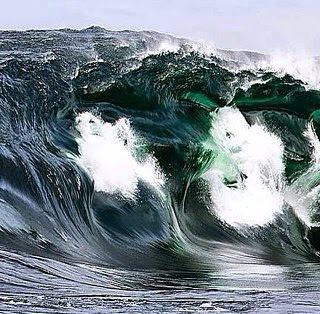 escaledenuit's tweet photo. Les vagues les plus dangereuses de la planète : http://t.co/8L4KC5mw2L #shipstern #vague #dangereuse http://t.co/i3sDG9xNwS
