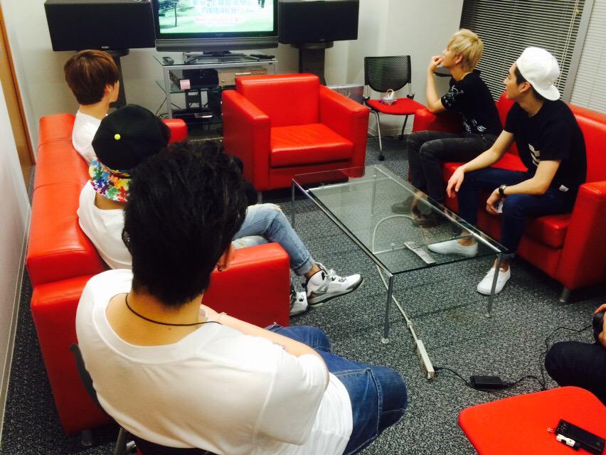 アリオラジャパン Nuest テレビ東京 Theカラオケ バトル 泣ける名曲グランプリ ミンヒョンが歌うhyさんの 366日 いかがでしたでしょうか メンバーみんなで見ました Http T Co Hyrv6xosvo