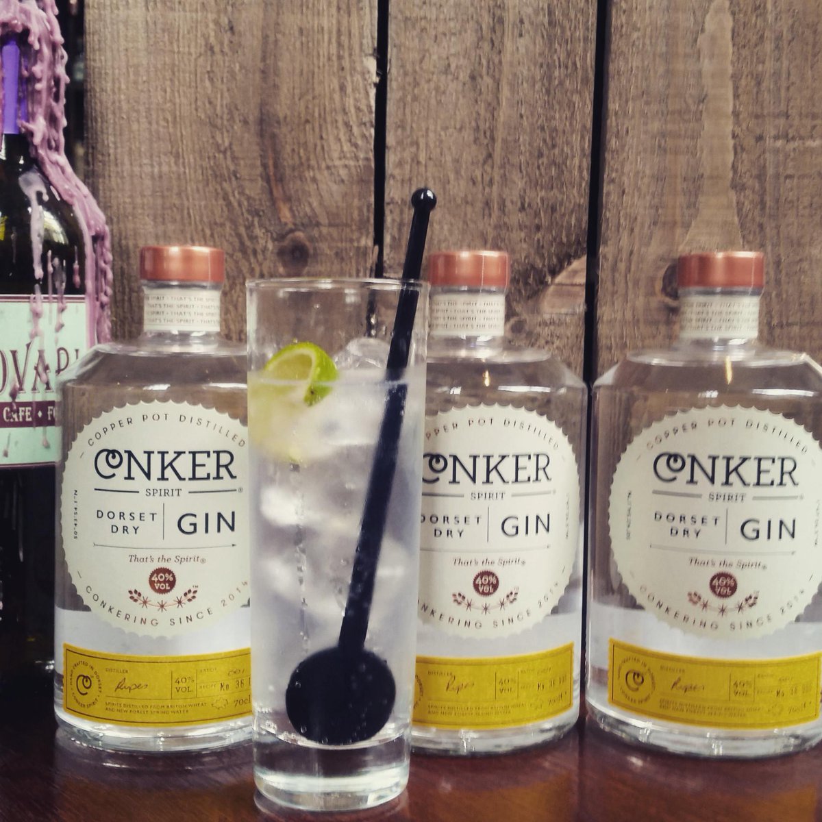durnovariabar's tweet photo. Tonight at Durnovaria: we have the wonderful conker gin night! Hosted by the creator of this fabulous gin; Rupert. http://t.co/0JCNBhZKyM