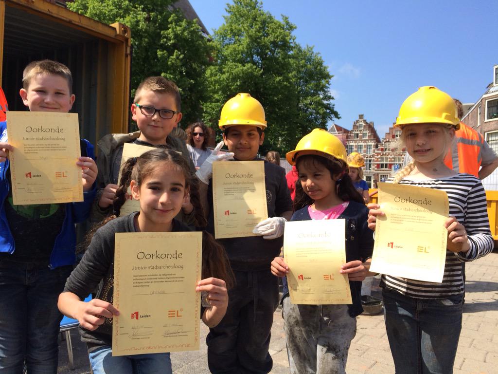 susuer's tweet photo. Trotse juniorarcheologen op de #zeeflocatie #garenmarkt http://t.co/X6mfFyzNpo