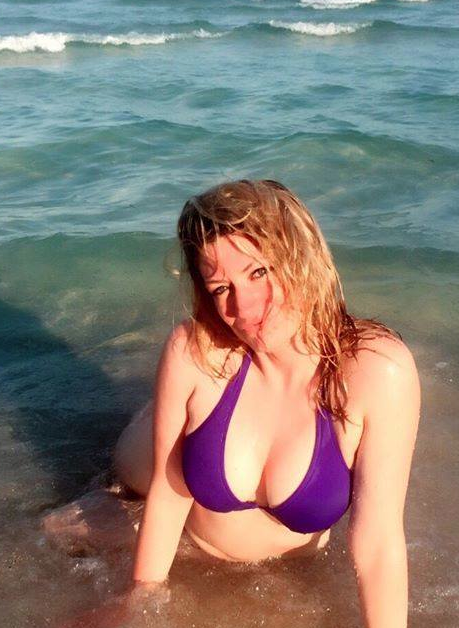 LLescalier's tweet image. Comme elle vous avez #faim de théâtre? la #sexy Melanie a donné,  
suivez-la dans L'Escalier fr.ulule.com/lescalier/