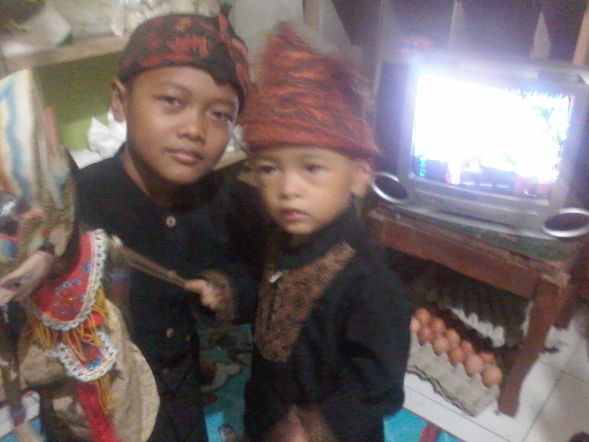 wii_yuli's tweet photo. @DT3rongShowID  nihh adik adiku egi dan kenji si dalang cilik, yg maksa terus mau ikut terong selfie #DTerongShow http://t.co/U0eBCaWESo