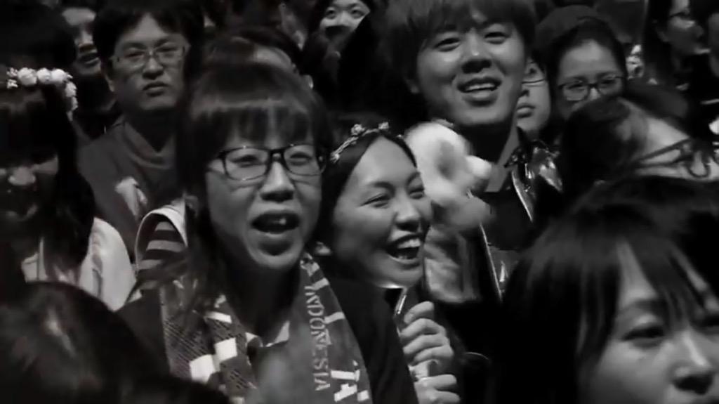 maaagi5487's tweet photo. AAA新曲『アシタノヒカリ』
１０周年にふさわしい歌詞で好き！
オリコンデイリーランキング１位
ほんといい曲ですね(^o^)
ちなみにうちも少し映ってます(笑)

#AAA #アシタノヒカリ好きな人RT
#aヲタさんと繋がりたい http://t.co/lQQyIp9tUJ