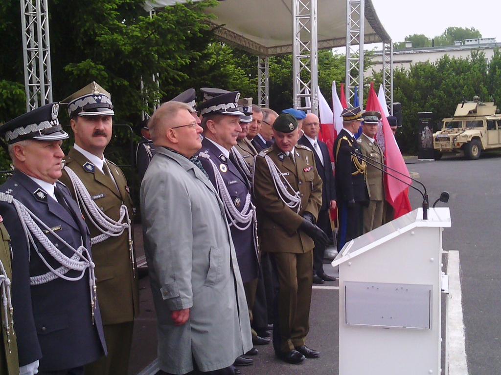 MON_GOV_PL's tweet photo. Wiceminister Maciej Jankowski oraz dowódca @DGeneralneRSZ uczestniczą w #CKWP w uroczystości z okazji święta #WSpec. http://t.co/wkCRprGwtM