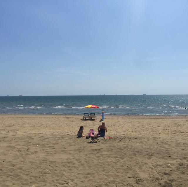 coopsjp's tweet photo. Sunny beers &amp; prosecco at our favourite @beachshackiow - Happy Days... http://t.co/q3NGQKDHXr