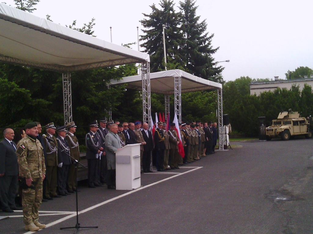 MON_GOV_PL's tweet photo. Wicemin.M.Jankowski: #WSpec. stanowią ważny element bezp. państwa.Jesteście bohaterami trudnych misji zagranicznych. http://t.co/mYp1TSZl6G