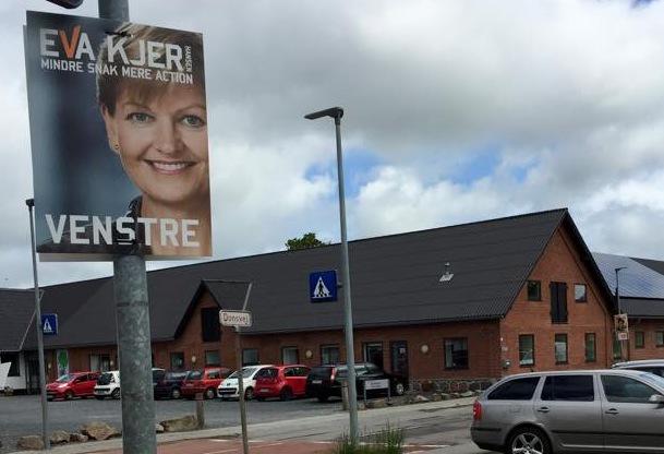 VenstreKolding's tweet photo. MINDRE SNAK MERE ACTION: @EvaKjerHansen er også i arbejdstøjet mellem valgene. Altid klar! #Kolding #koldingpol http://t.co/TuEfBm87pR