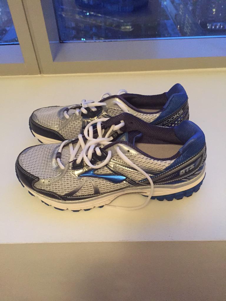 old school brooks shoes