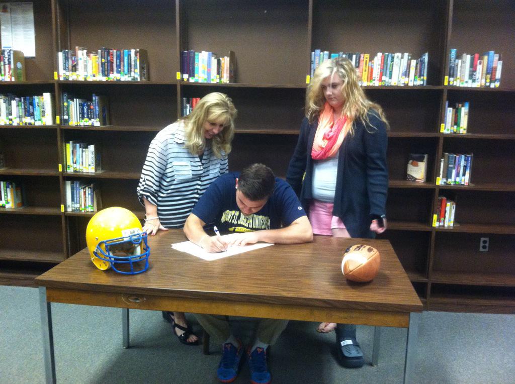 Congrats Ronnie Jones on signing to play Football at The University of Mount St. Joseph! <a href="/hubienation/">Rod Huber</a> <a href="/MSJ_Athletics/">Mount St. Joseph University Athletics</a>