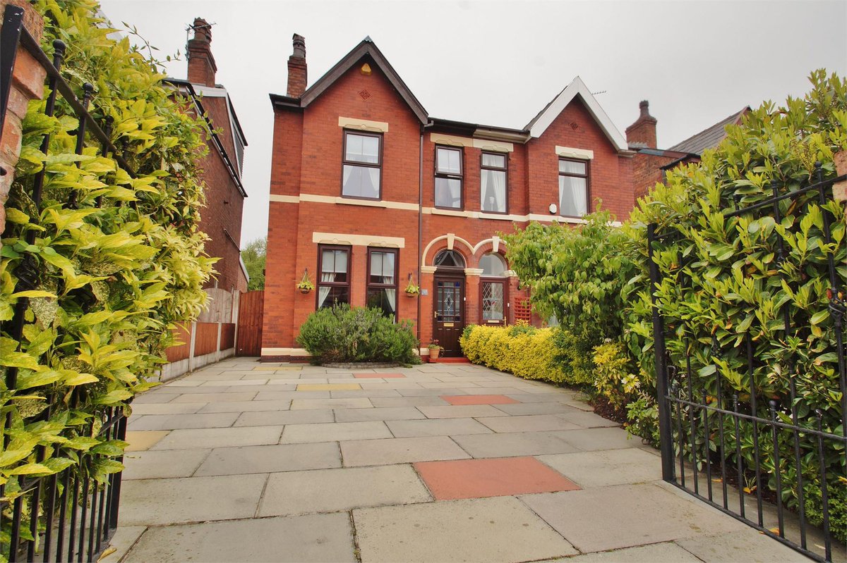 BallandPercival's tweet photo. Beacham Road £204,950 Four bedroom home with original character and features
To book a viewing call 01704 536900 http://t.co/E7dBgCpsNa