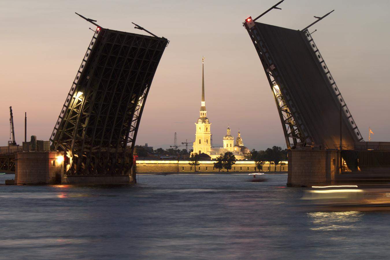 Петропавловская крепость и мост
